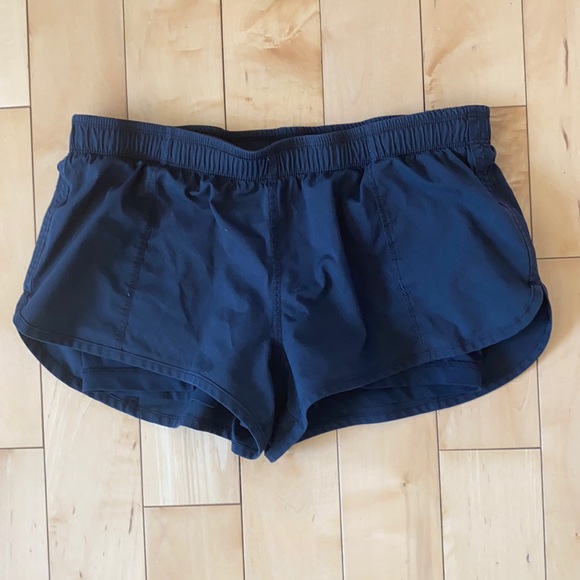 Lulu Lemon Black Shorts - Picture 1 of 3